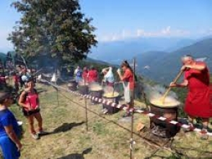 Tradizioni della montagna - Festa in località Alpone di Curiglia